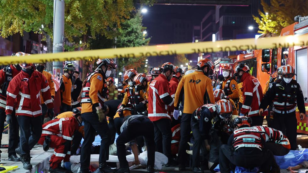 Во время празднования Хеллоуина в столице Южной Кореи погибли больше ста человек