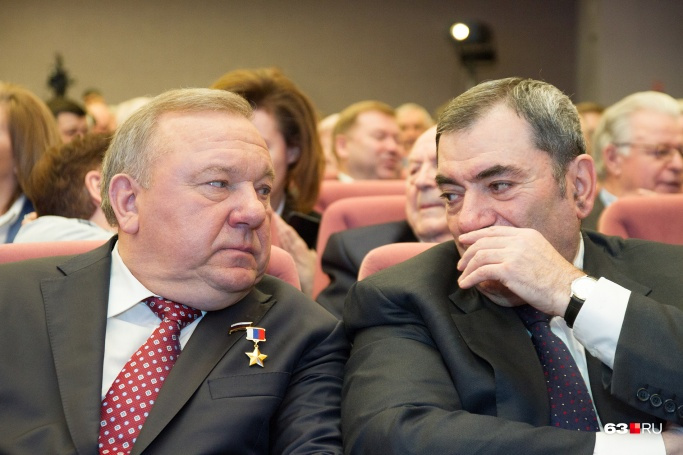Леонид Симановский (справа) часто бывает в правительстве Самарской области, где и сделано это фото