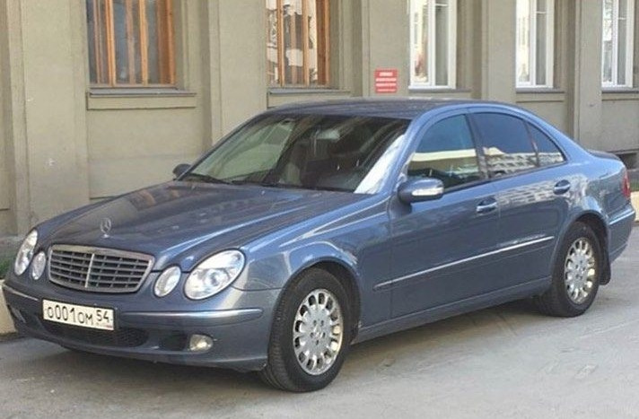 Достаточно долго номер украшал Mercedes Benz E240 Достаточно долго номер украшал Mercedes Benz E240