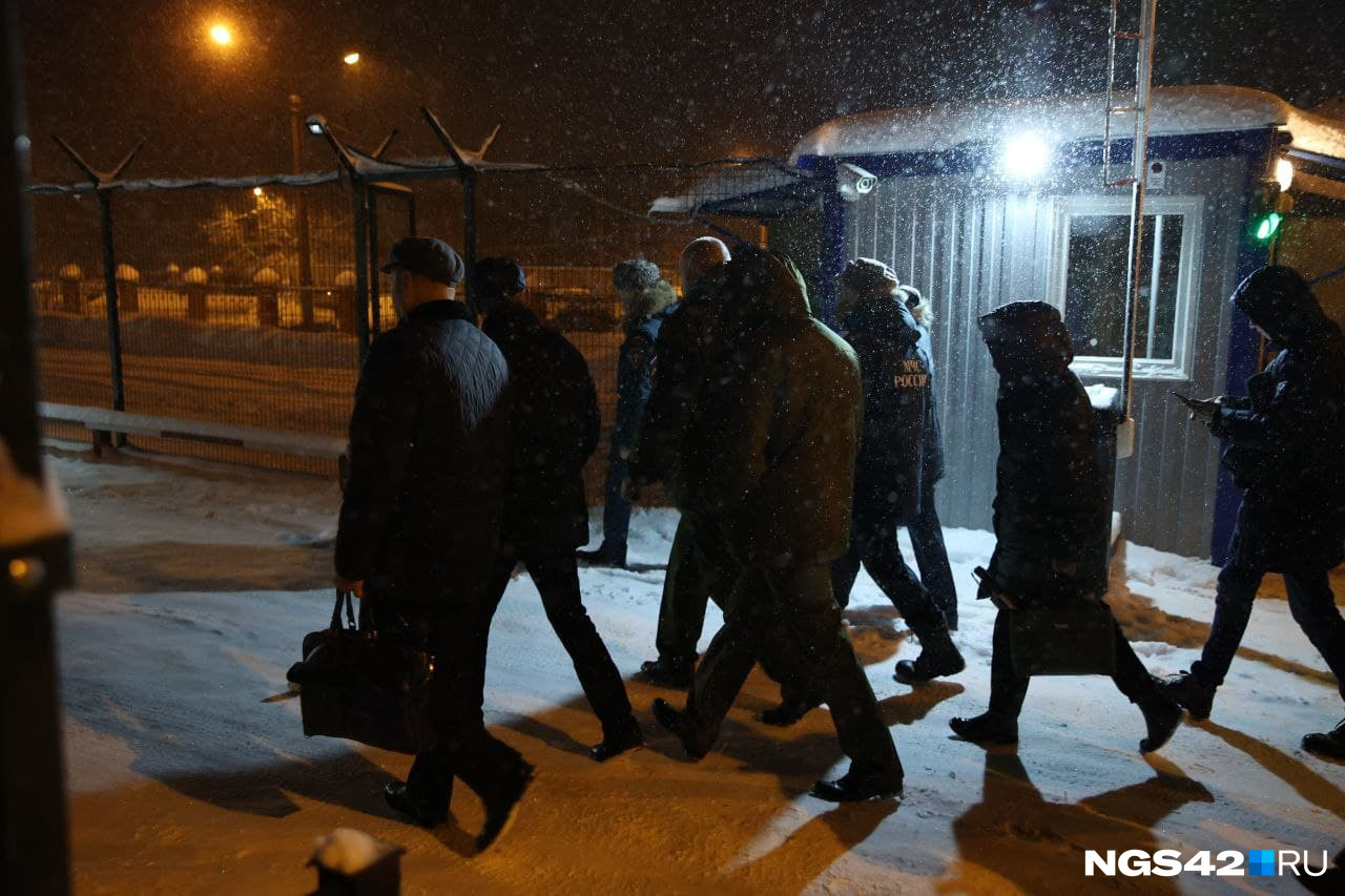 Журналистов попросили покинуть штаб — поиски приостановлены до утра Журналистов попросили покинуть штаб — поиски приостановлены до утра