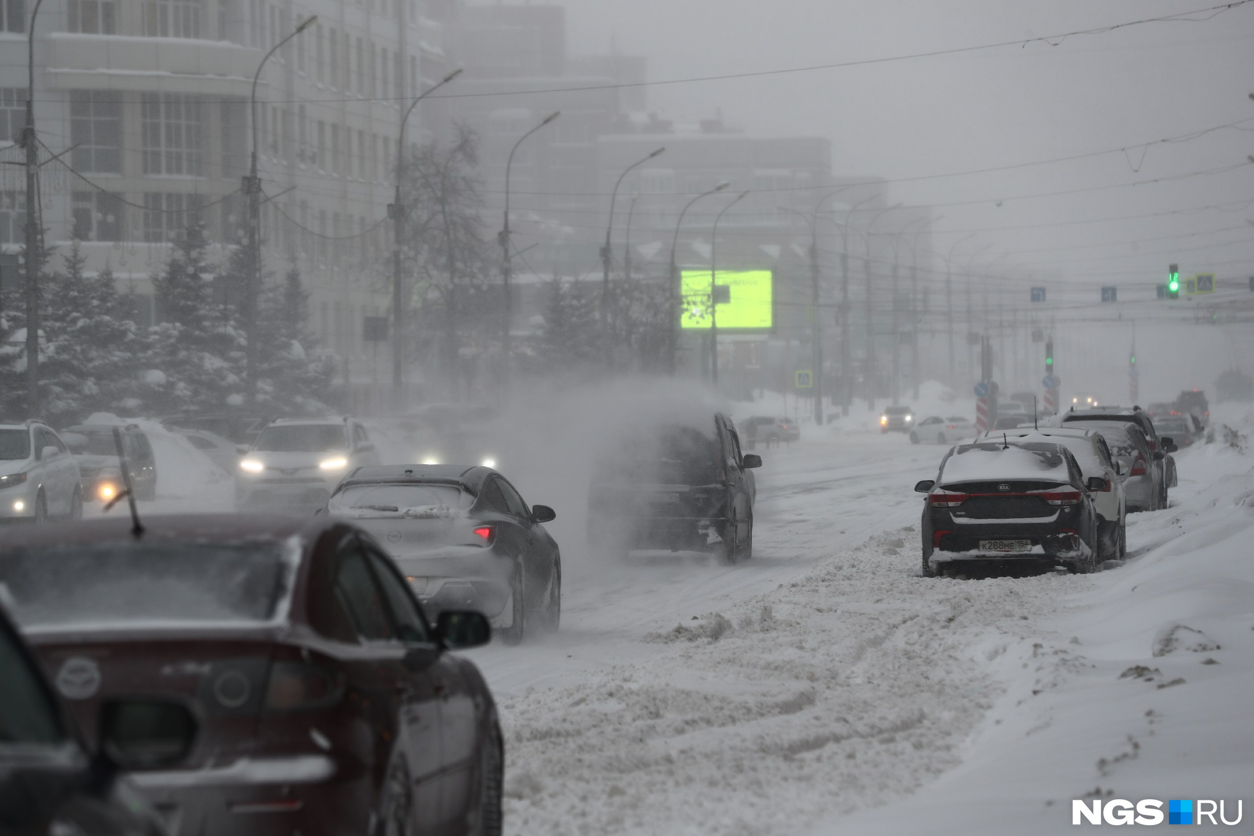 Выйдет января 2023. Метель в Новосибирске. Снежная буря в городе. Сильный снегопад. Снегопад метель.