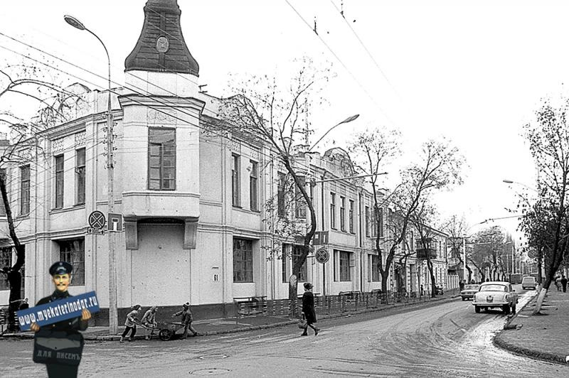 Перекресток улиц Красноармейской и Чапаева