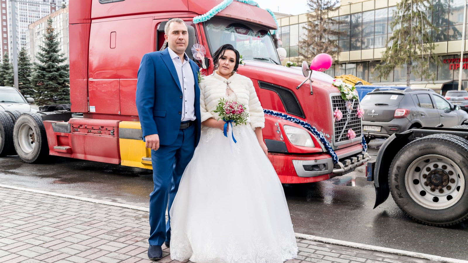 В ЗАГС — на грузовиках: в Кургане сыграли необычную свадьбу
