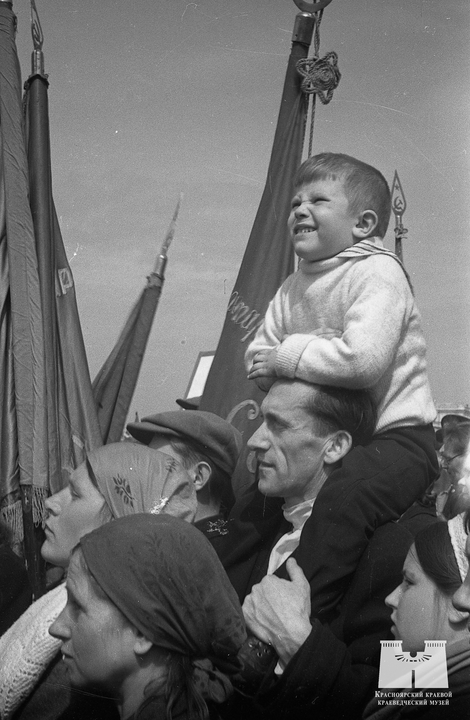Митинг в День Победы. Красноярск, 9 мая 1945 г.  