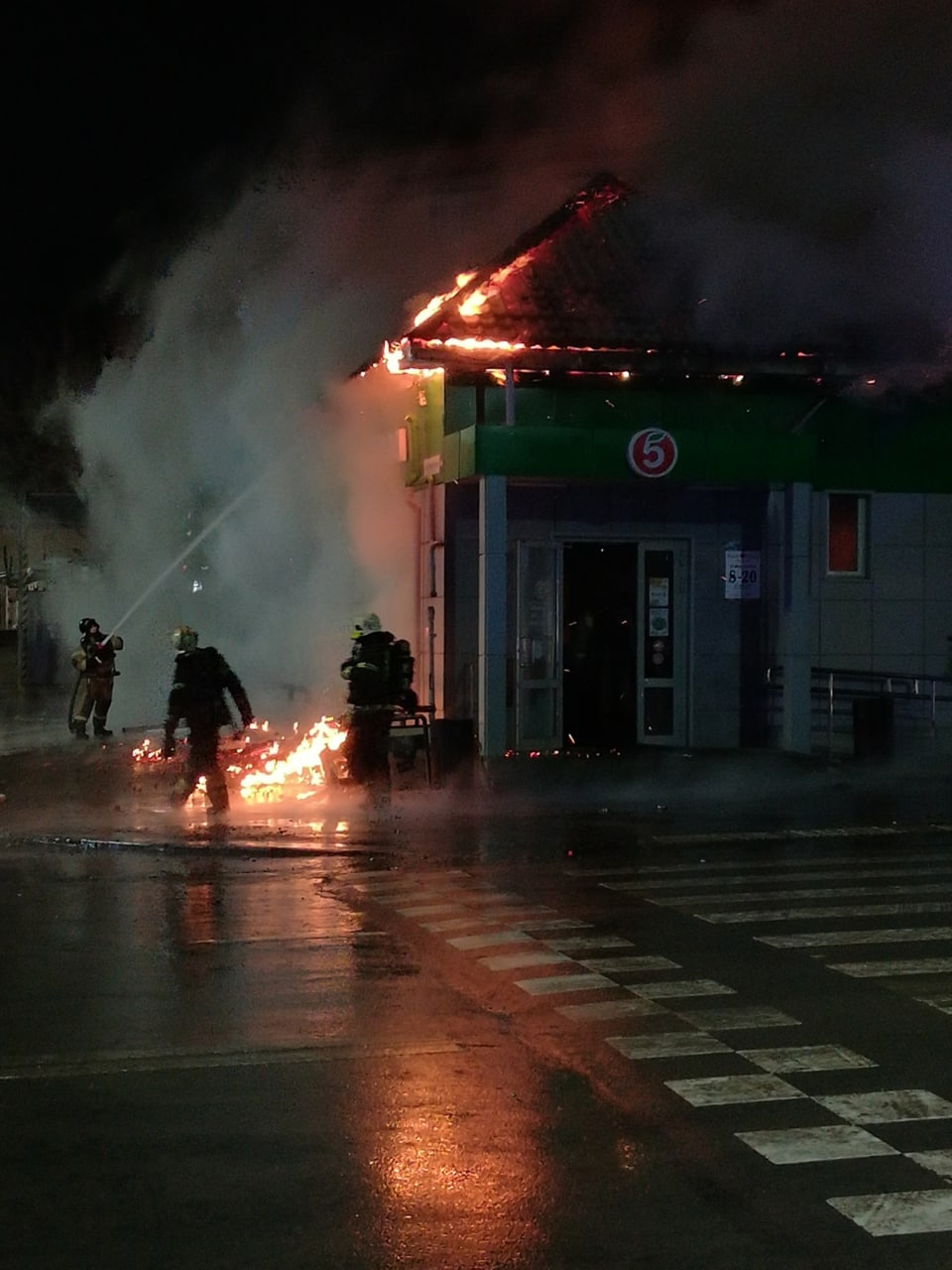Клуб полигон пожар. Пожары. Пожар фото. Пожар в Костромском клубе. Пожар зимой.