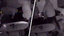 В СТО взломщики кувалдой разбили сейф с деньгами — кража попала на видео