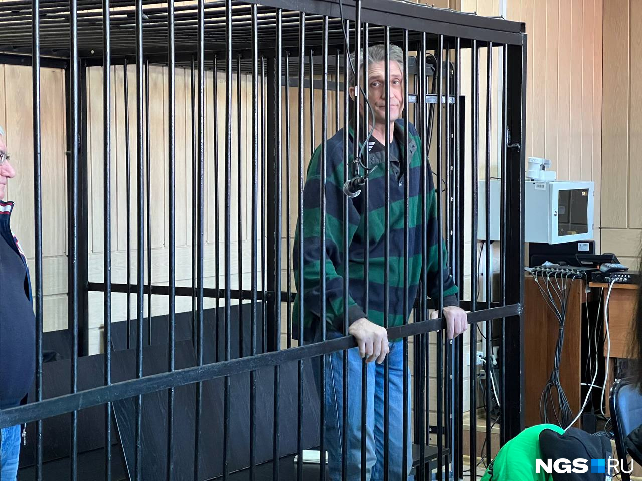 Александр Морозов единственный из троих фигурантов заявил, что виноват в убийстве... По его словам, он хотел ограбить роскошный коттедж