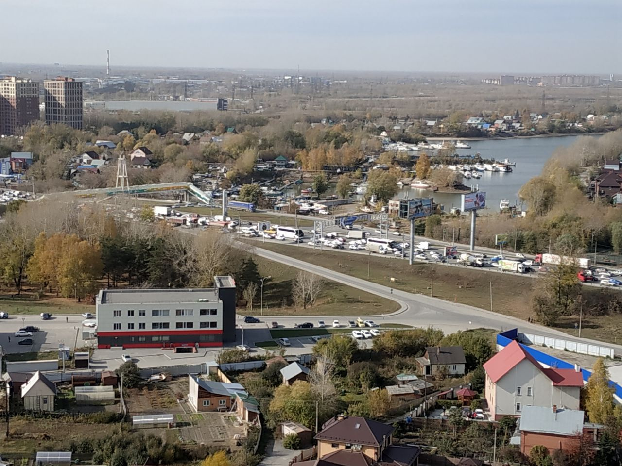 Пробка в обе стороны образовалась на Димитровском мосту