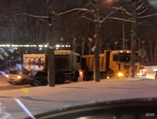 Два КАМАЗа и два универсала столкнулись на Бердском шоссе — заблокировано движение