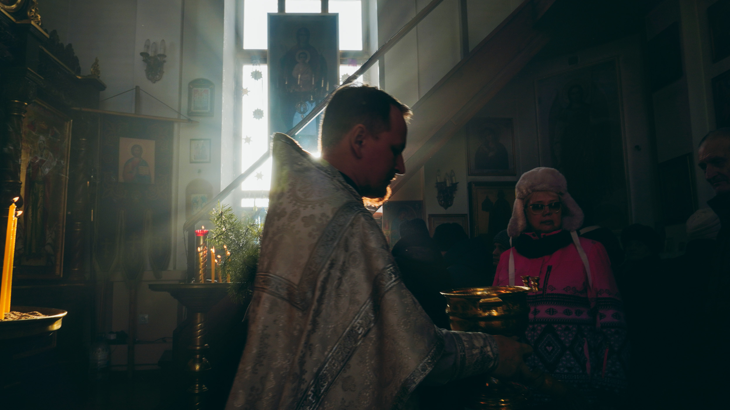 Хотел быть военным, а стал священником: как я провела праздник Крещения вместе с отцом Артемием в Чернолучье