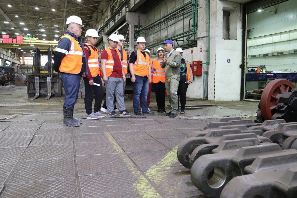Студентов впечатлило оборудование Бородинского ремонтно-механического завода