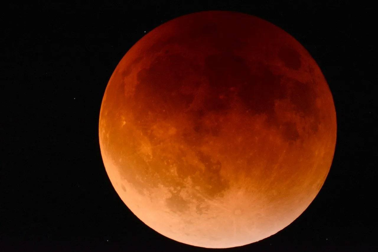 Жители Читы сообщили о завершении лунного затмения в Чите
