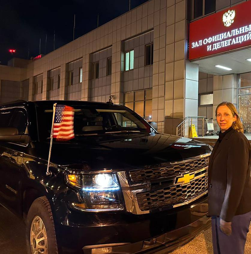 Первая женщина на этом посту. В Москву прибыла новый посол США