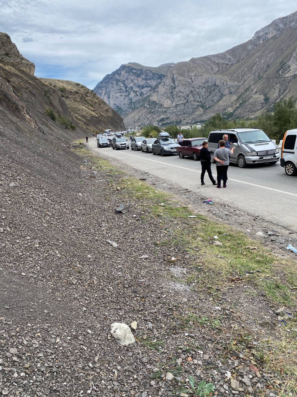 грузинская граница. погранпереход верхний ларс. ларс граница с грузией. граница грузии что происходит сейчас. верхний ларс грузия 2021.