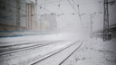 «Услышали хлопок»: в новосибирской электричке задымился вагон — в него не пускают пассажиров