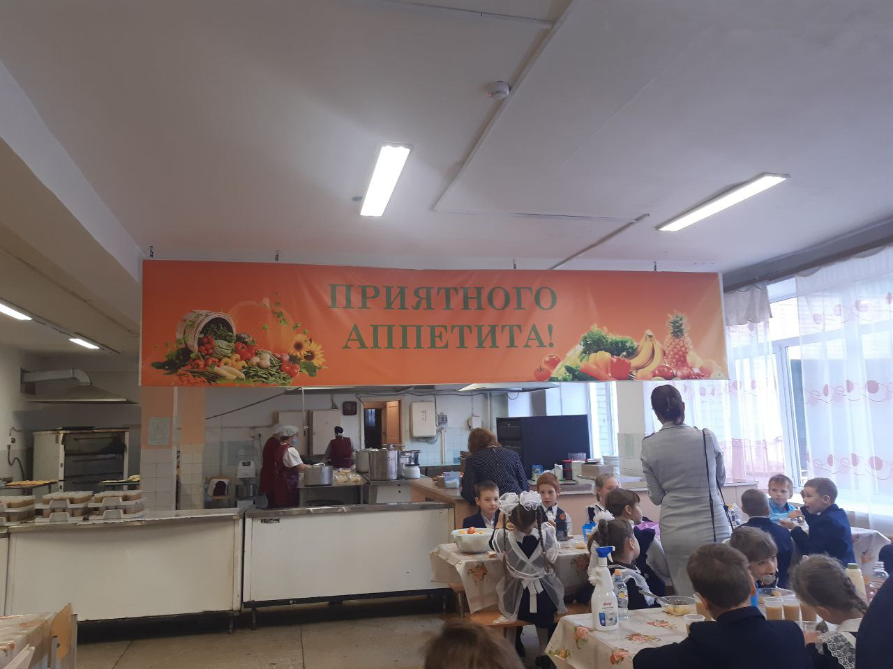 Вице-премьер Забайкалья раскритиковала сырники в столовой читинской школы