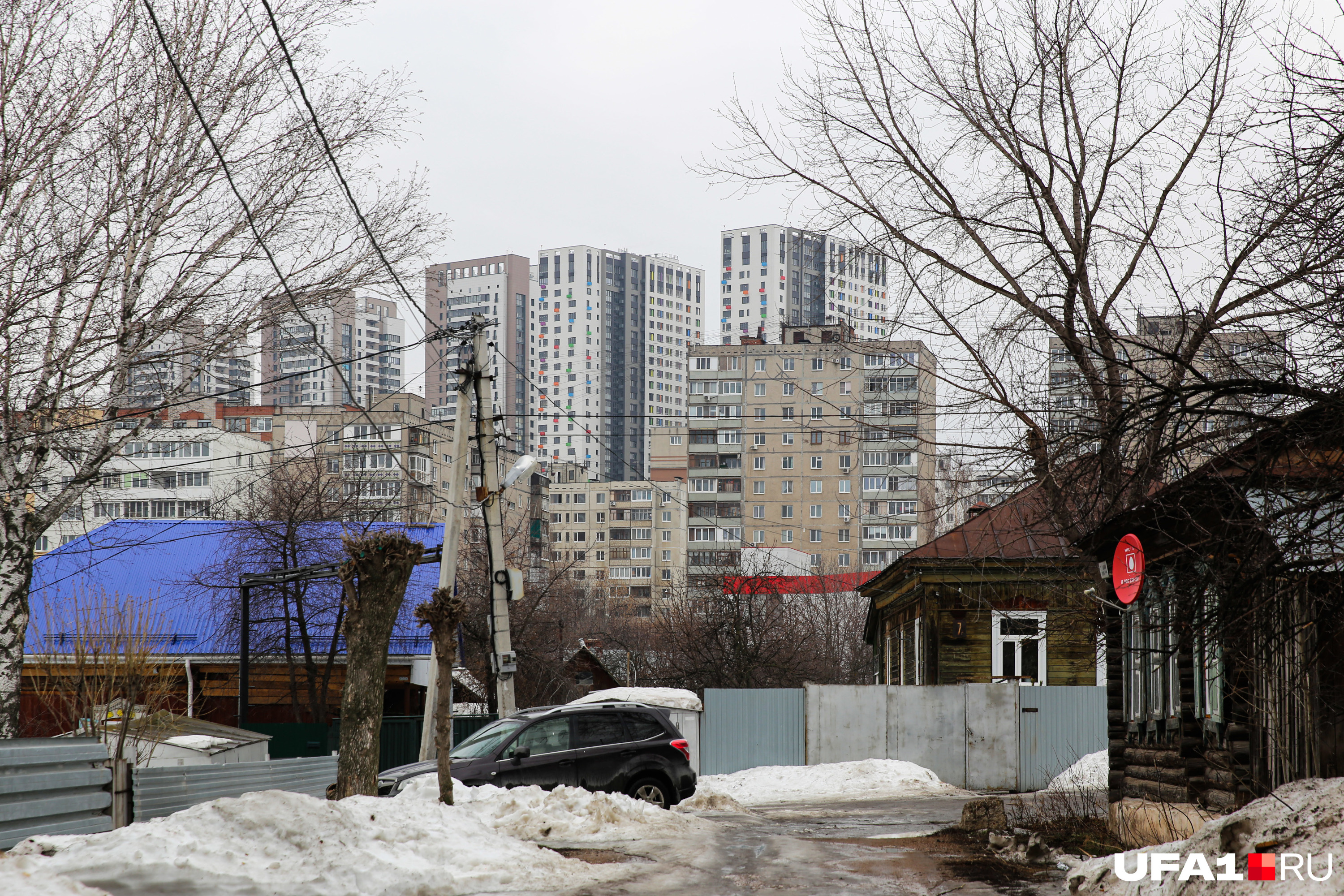 Жители частного сектора в районе проспекта Салавата Юлаева до последнего не верили, что стройка когда-нибудь начнется
