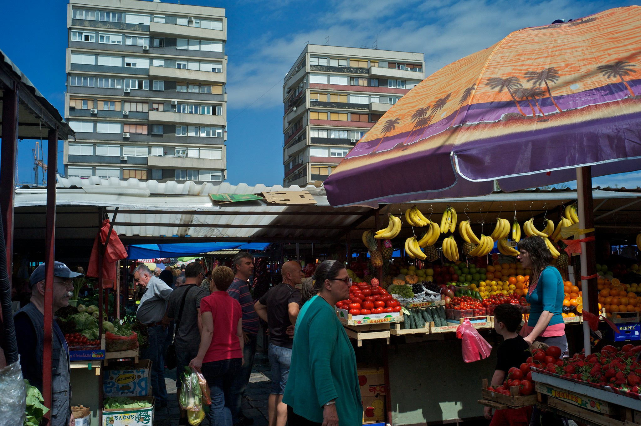 В Белграде много рынков, где можно купить фрукты и овощи