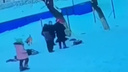 «Лежала без сознания на снегу»: в Копейске двое школьников избили одноклассницу