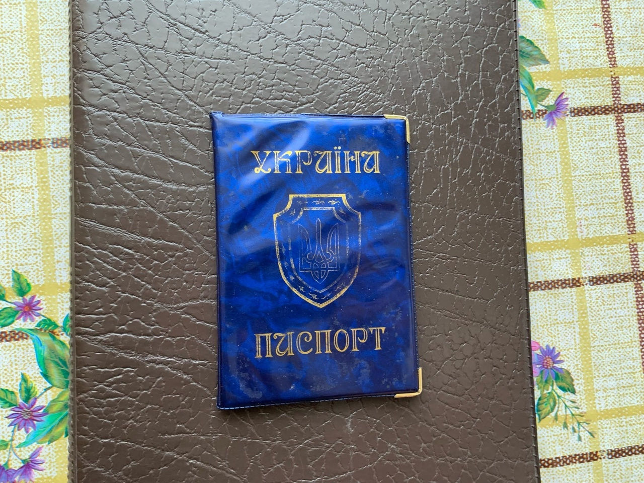 С украинским паспортом Валентина Пономарева не может оформить выплаты, положенные в РФ. А еще ветеран переживает, что из-за отсутствия российских документов ее не смогут похоронить рядом с родителями С украинским паспортом Валентина Пономарева не может оформить выплаты, положенные в РФ. А еще ветеран переживает, что из-за отсутствия российских документов ее не смогут похоронить рядом с родителями
