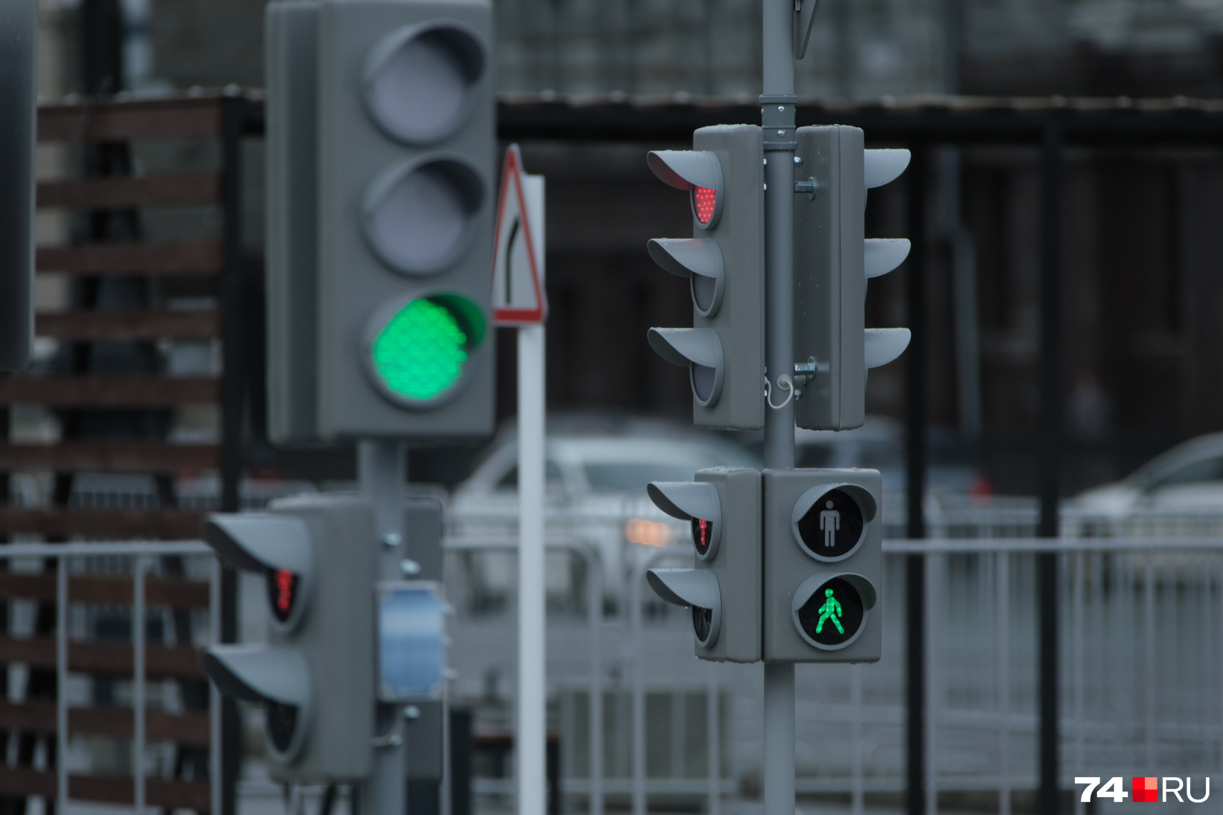 В Новокузнецке светофоры перестали показывать обратный отсчет красного и зеленого: объясняем причину