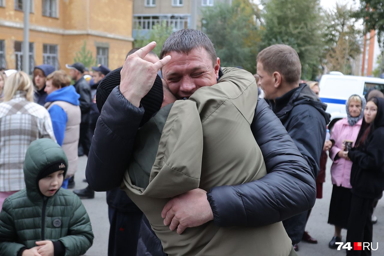 Питер против мобилизации. Мобилизация митинг. Мобилизация фотографии. Очереди мобилизации в Российской.