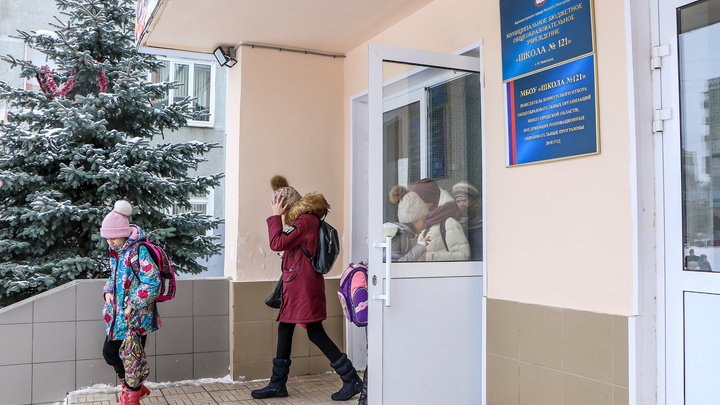 За четыре дня в Нижегородской области ковидом заболели 489 детей. Могут ли ввести дистант? Что говорят Роспотребнадзор и Минздрав