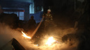 Тушили пожарными поездами: что еще происходило во время ЧП на складах в Новосибирске — <nobr class="_">10 кадров</nobr> с места
