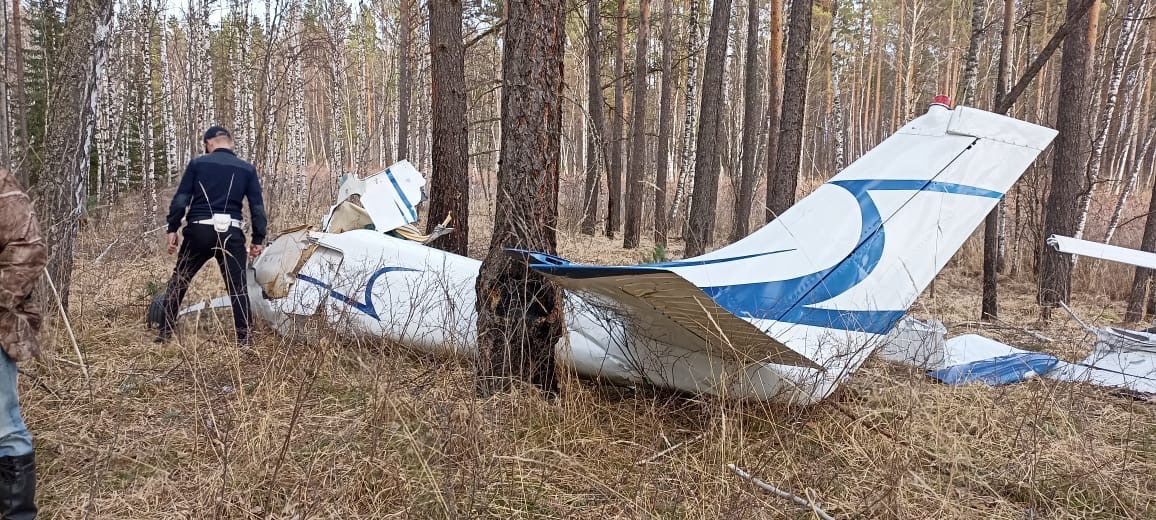 Упавший в лесу самолет