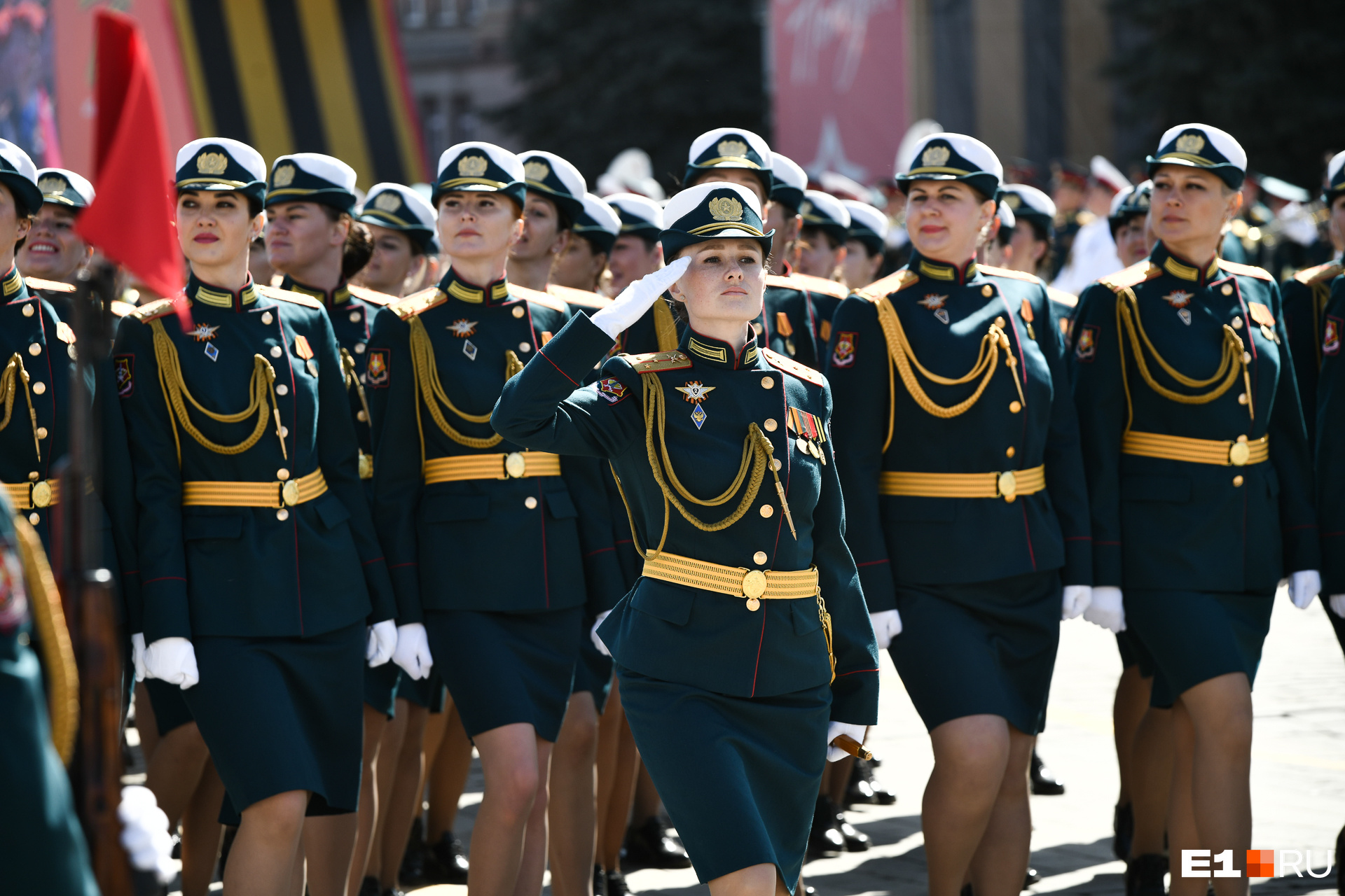 Сводный парадный расчет военнослужащих-женщин