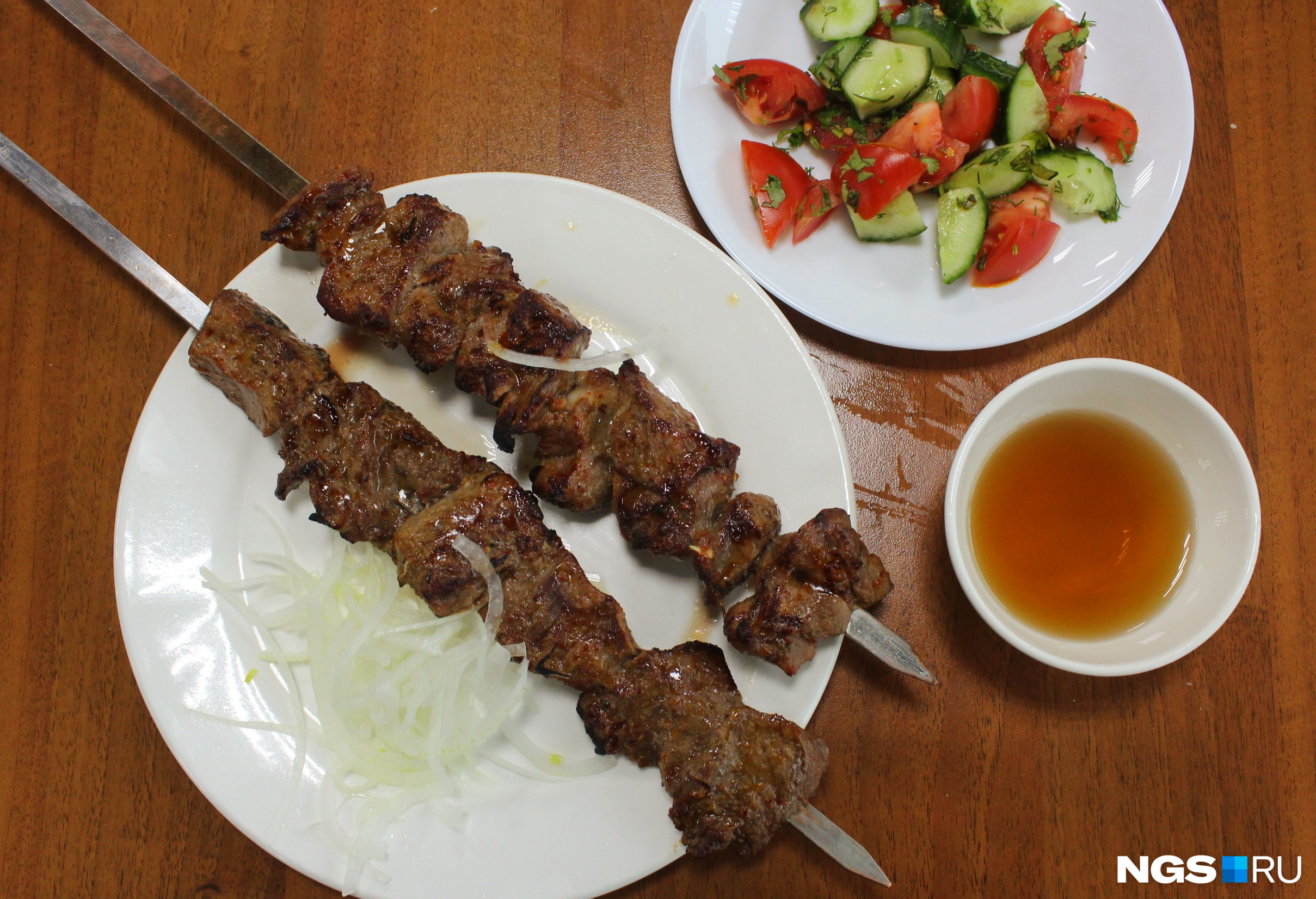Шашлыки из говядины и баранины в кафе «Бишкек»