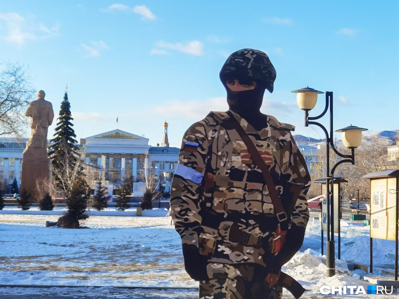 Площадь Ленина в Чите украсили пластмассовыми солдатами к Новому году