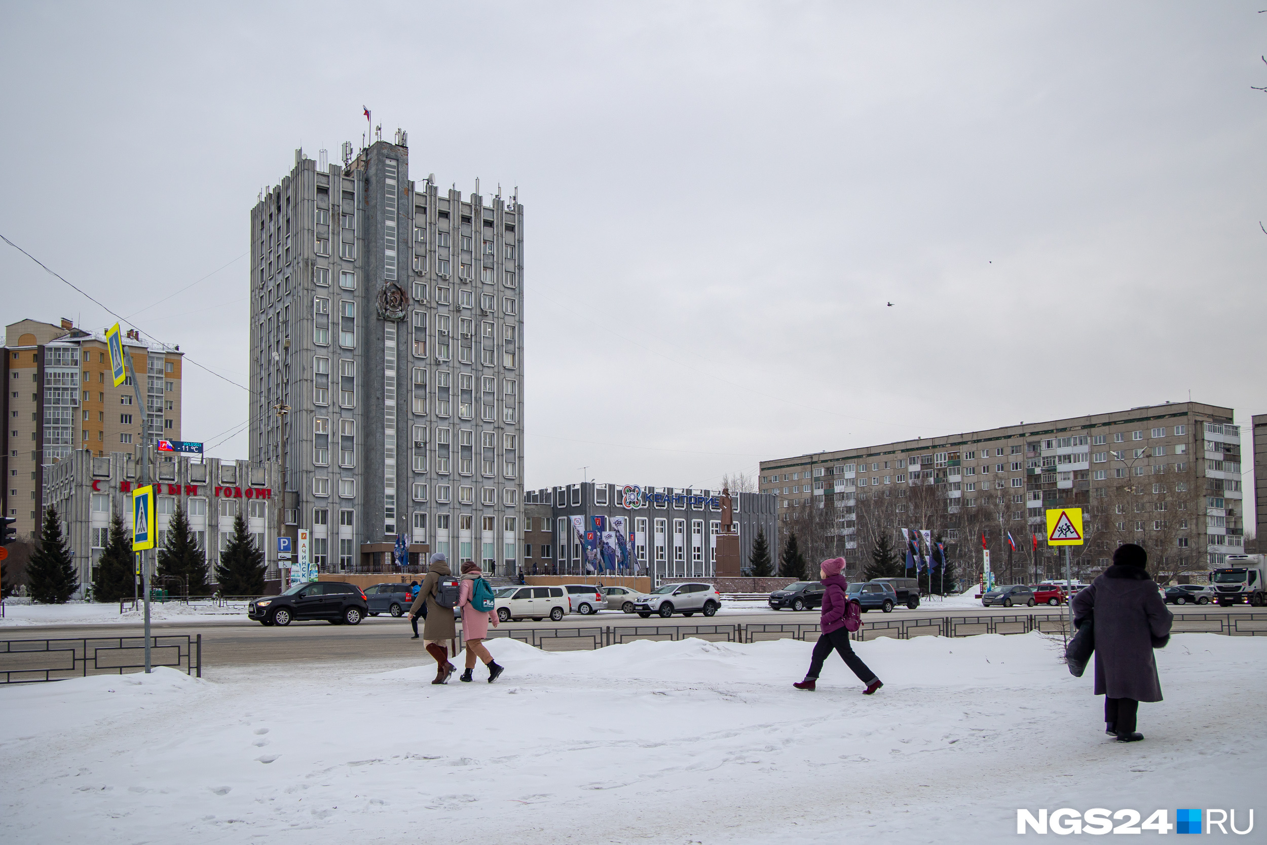 Ачинск — райцентр с населением 105 тысяч человек в <nobr class="_">180 км</nobr> к западу от Красноярска Ачинск — райцентр с населением 105 тысяч человек в <nobr class="_">180 км</nobr> к западу от Красноярска