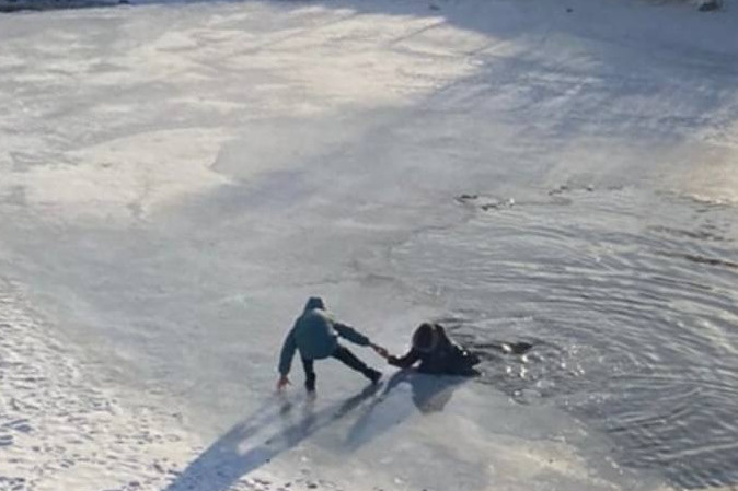 В центре Екатеринбурга 14-летний подросток провалился под лед