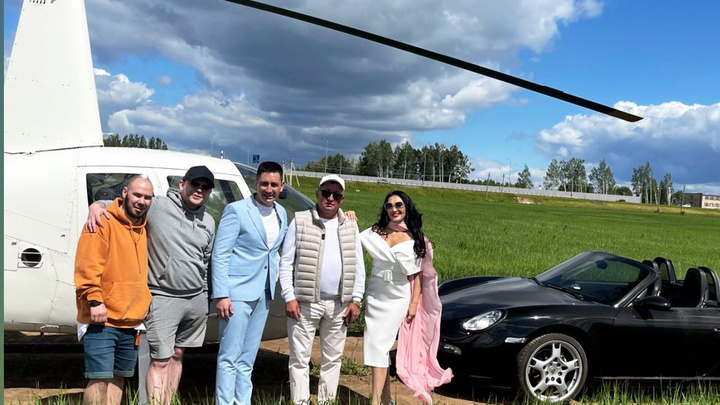 Отец мэра Уфы Ратмира Мавлиева снялся в клипе татарских певцов на вертолете