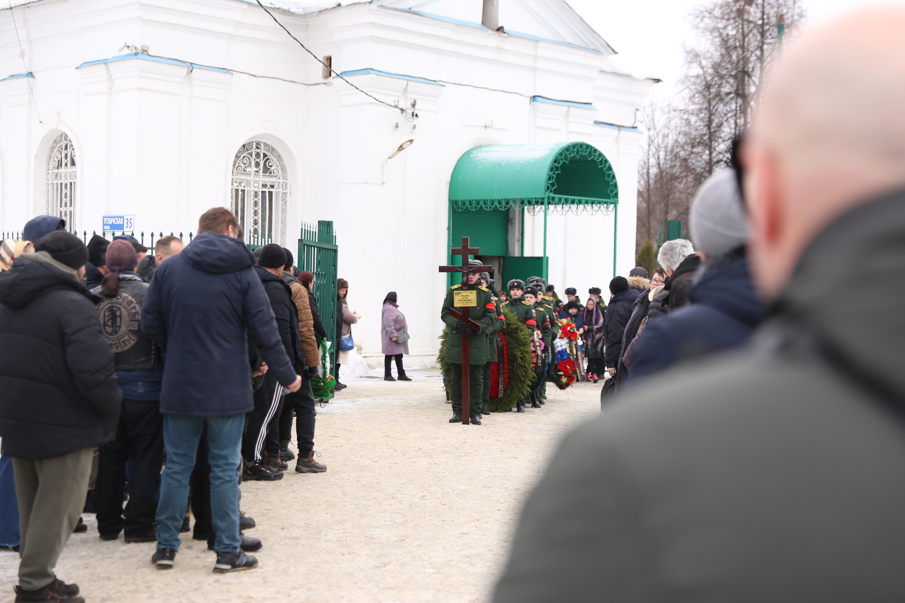 могила василия ланового на новодевичьем кладбище. стрельцов могила. похоронили с почестями. евгений захаров собр гранит. похороны с унеченского района.