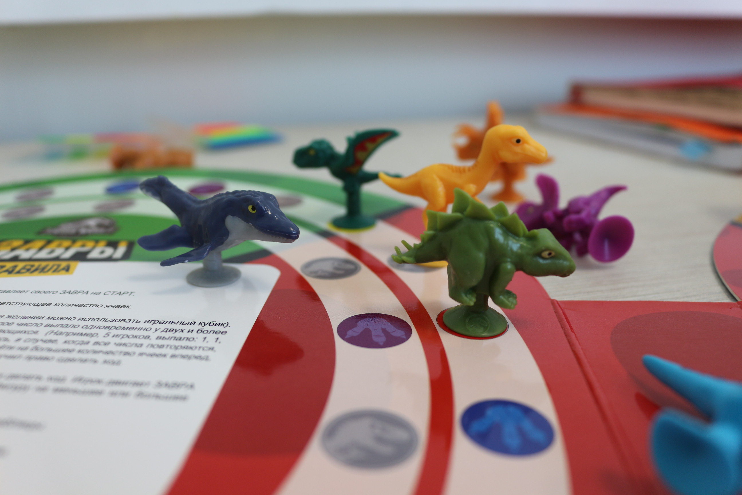 Новых завров. Завры 2 в пятерочке. Динозавры в пятерочке. Завры в пятёрочке. Новых завров.