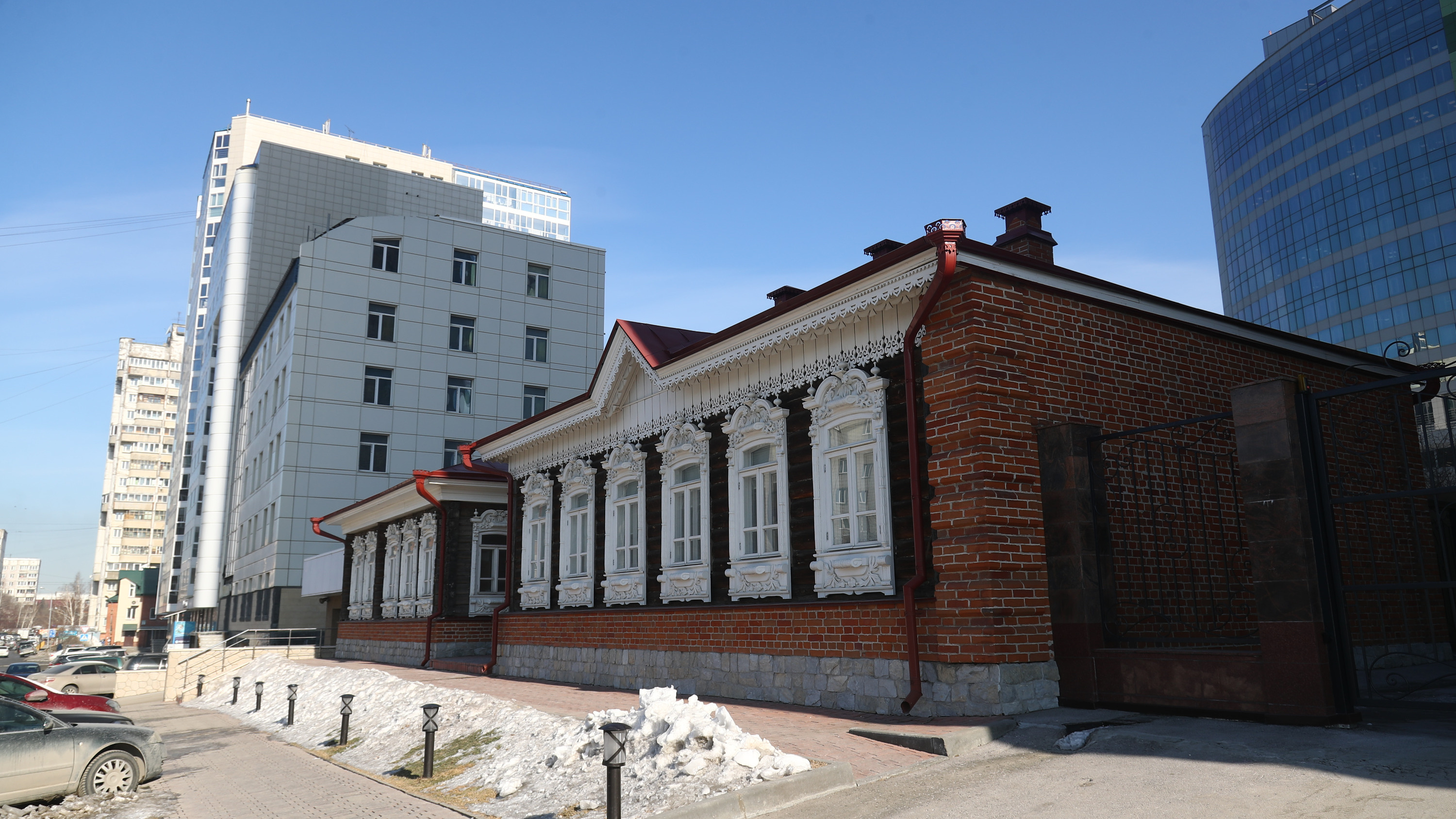 Ходячие дома Новосибирска. Как в тихом центре и на Красном проспекте двигали здания — переместился даже «центр державы»