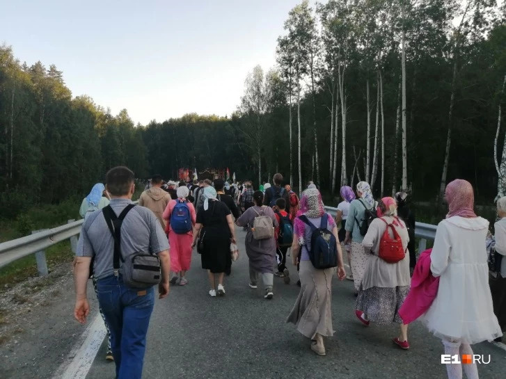 До Ганиной Ямы шествие дошло к утру До Ганиной Ямы шествие дошло к утру