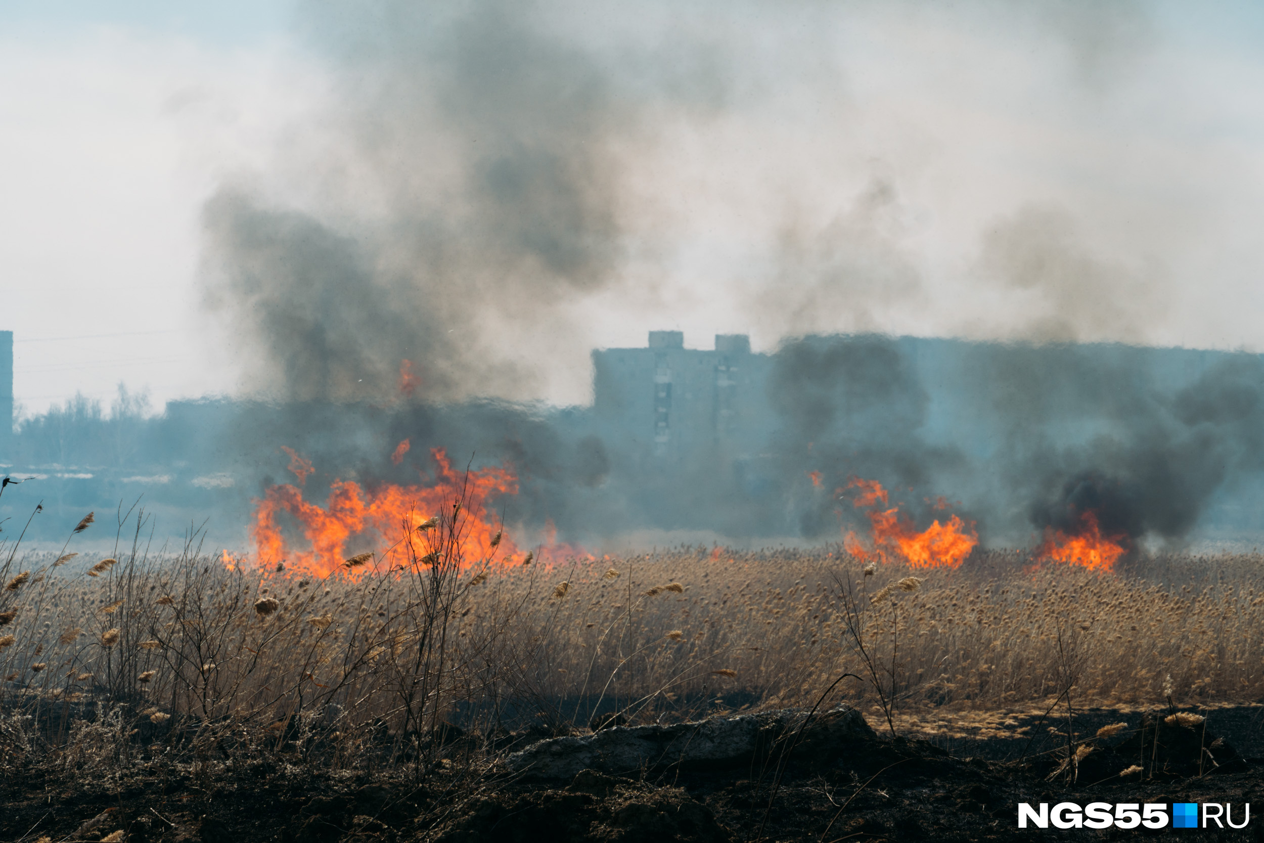 дым от пожара. дым и пламя. нет дыма без огня картинка. огонь без дыма 2. огонь без дыма 2.