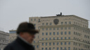 На крыше здания Минобороны в центре Москвы установили военную технику. Объясняем, что это