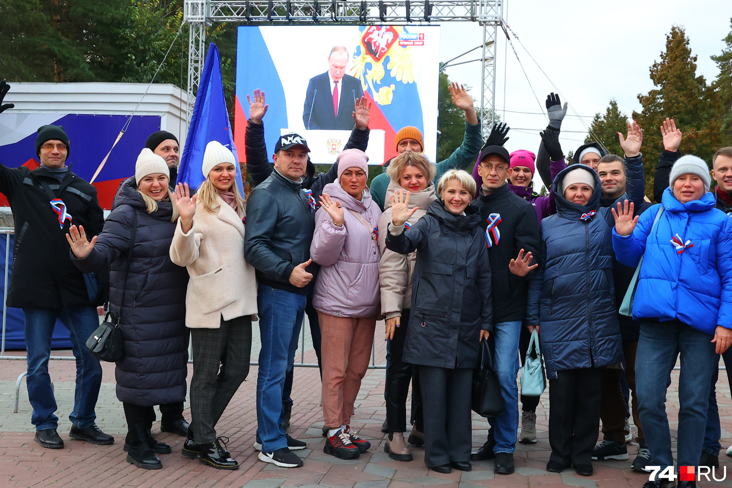 Митинг-концерт с участием Вики Цыгановой в поддержку референдумов прошел в  Челябинске: фоторепортаж - 30 сентября 2022 - 74.ru