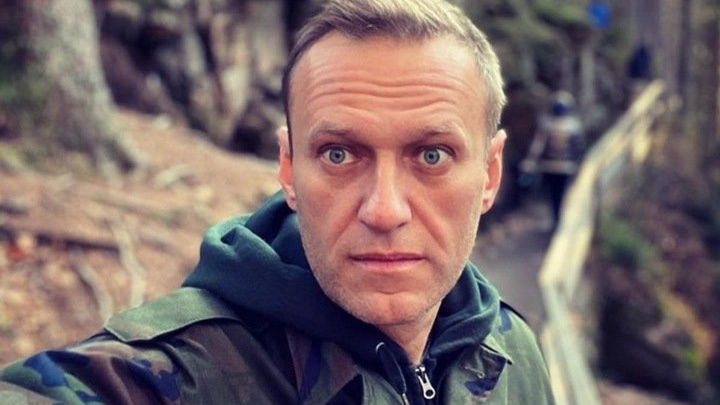 Суд заменил Навальному условный срок на реальный