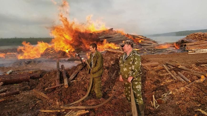 Полиция возбудила уголовное дело из-за поджога склада леса в Харанжино