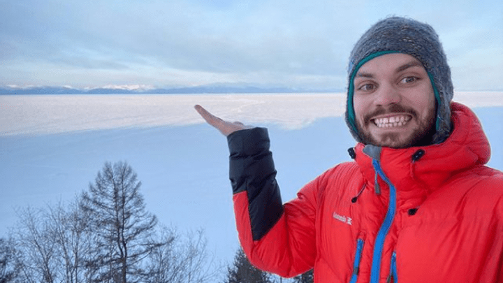 Велосипедист из Твери проехал 550 км на трековом велосипеде по льду Байкала