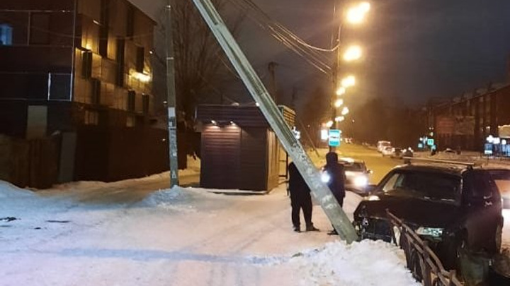 Улица Розы Люксембург в Иркутске осталась без света из-за ДТП
