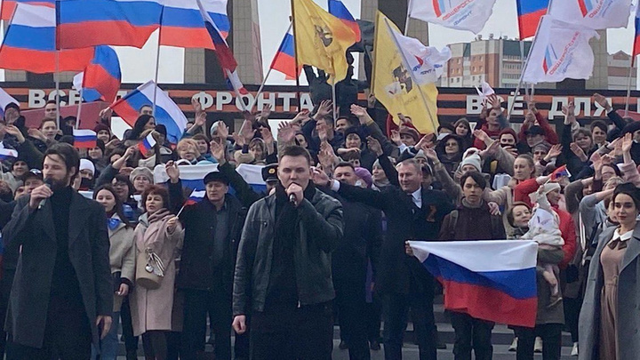 Политики, военные и полицейские съехались на концерт в честь Дня независимости ДНР