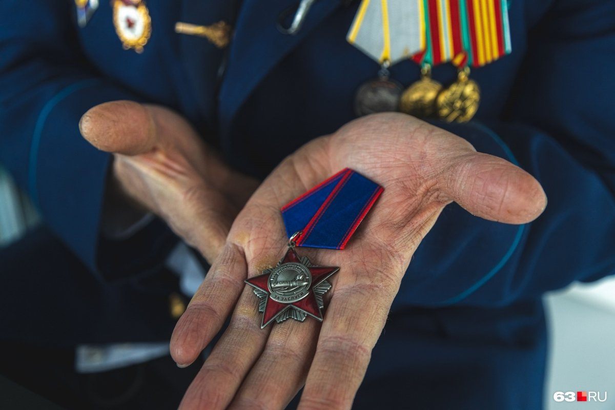 Владимир — кавалер ордена Красной Звезды, ему присуждены медаль «За боевые заслуги», медаль «От благодарного афганского народа»