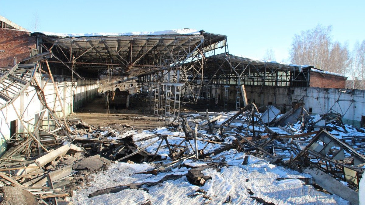 Заброшенное Приангарье: Руины завода по ремонту дорожных машин в Тайшете