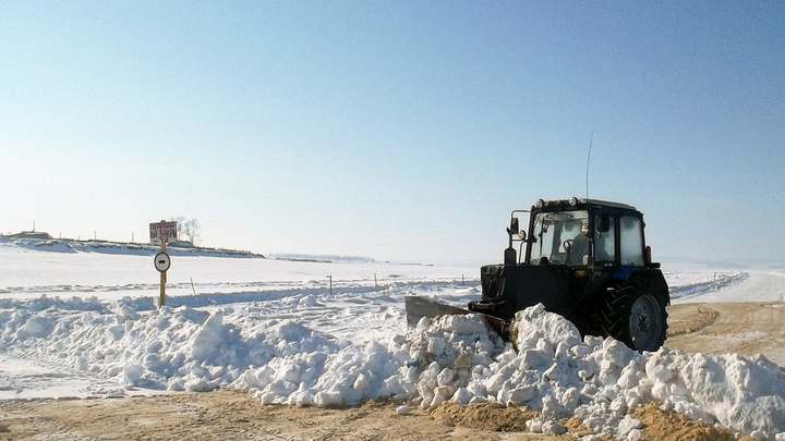 Первую ледовую переправу закрыли в Приангарья — она находится в Тулунском районе